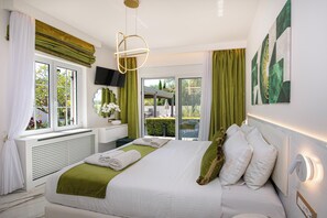 5 chambres, fer et planche à repasser, lit de bébé portatif