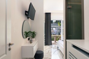 5 bedrooms, iron/ironing board, travel cot, free WiFi