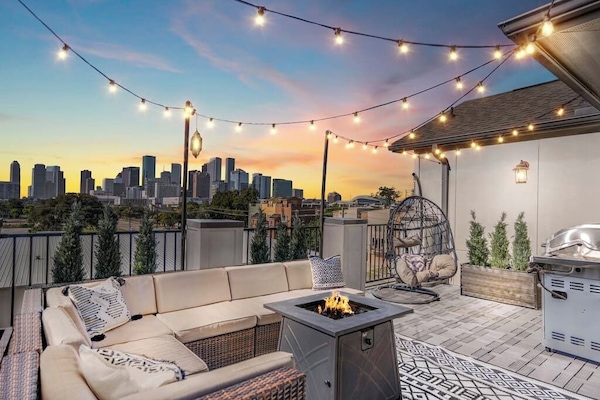 Large private 500 sq ft rooftop terrace with stunning views of downtown. Fully equipped with a grill, fire pit, outdoor couches, dining table and more!