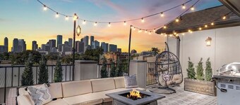 Luxury Downtown Home w Rooftop Deck in the Skyline