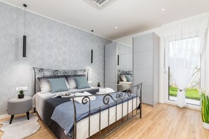 3 Schlafzimmer, Zimmersafe, Bügeleisen/Bügelbrett, Reisekinderbett