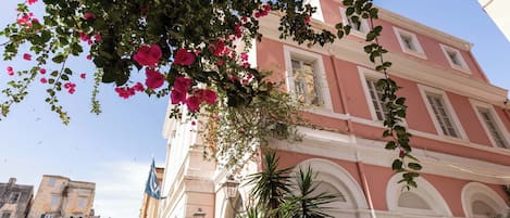 Deluxe Apartment | City view