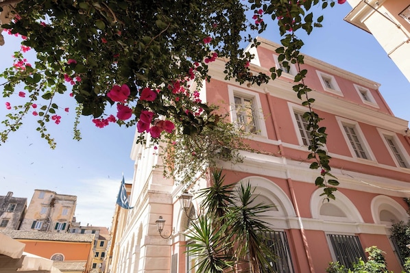 Deluxe Apartment | City view