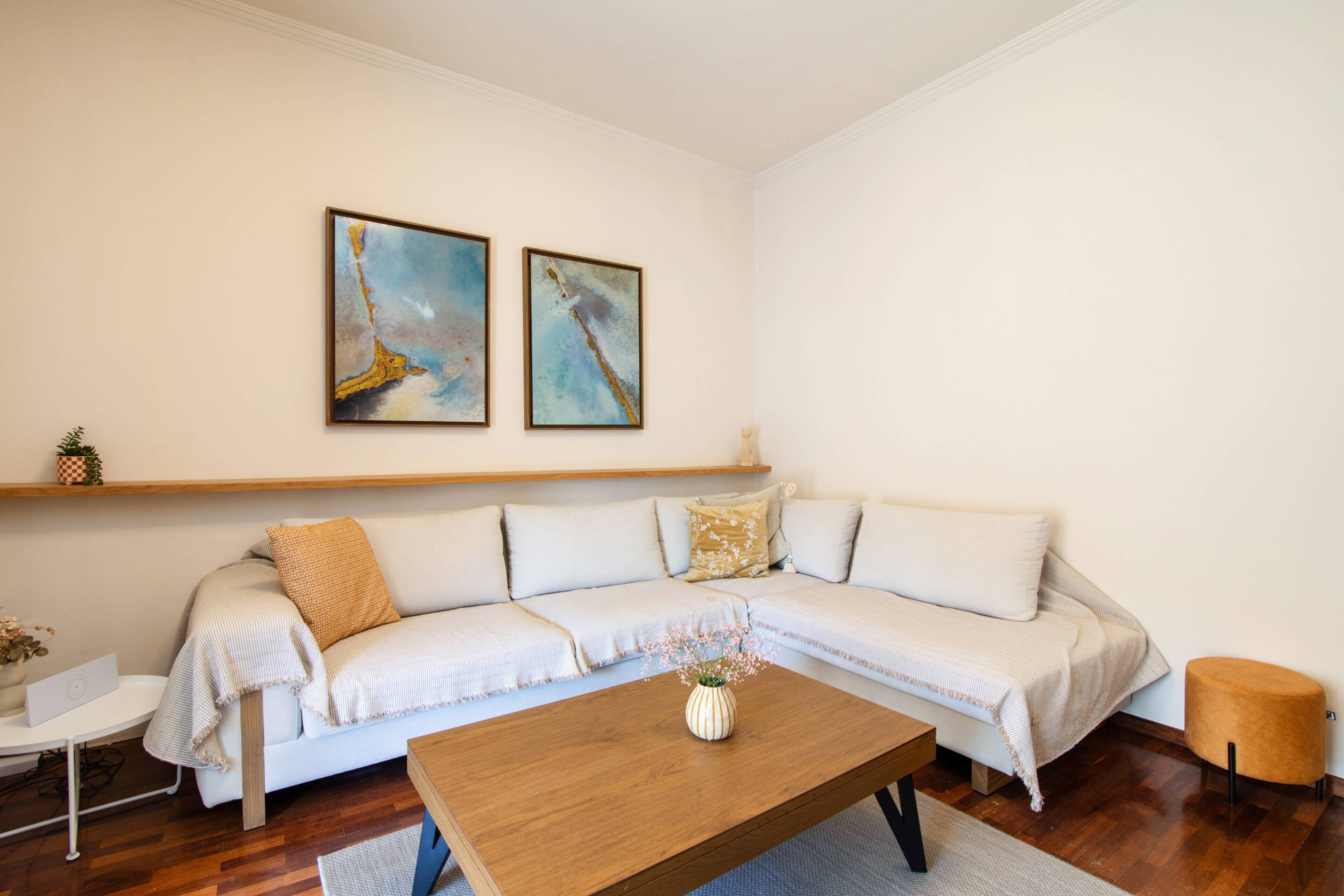 Deluxe Apartment | Living area | 32-inch Smart TV with satellite channels, TV
