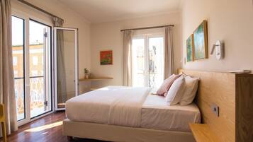 Apartamento Deluxe | Sistema de insonorización, tabla de planchar con plancha, wifi gratis