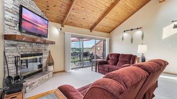 Studio (3 Bedrooms) | Living area | 42-inch flat-screen TV with digital channels, fireplace