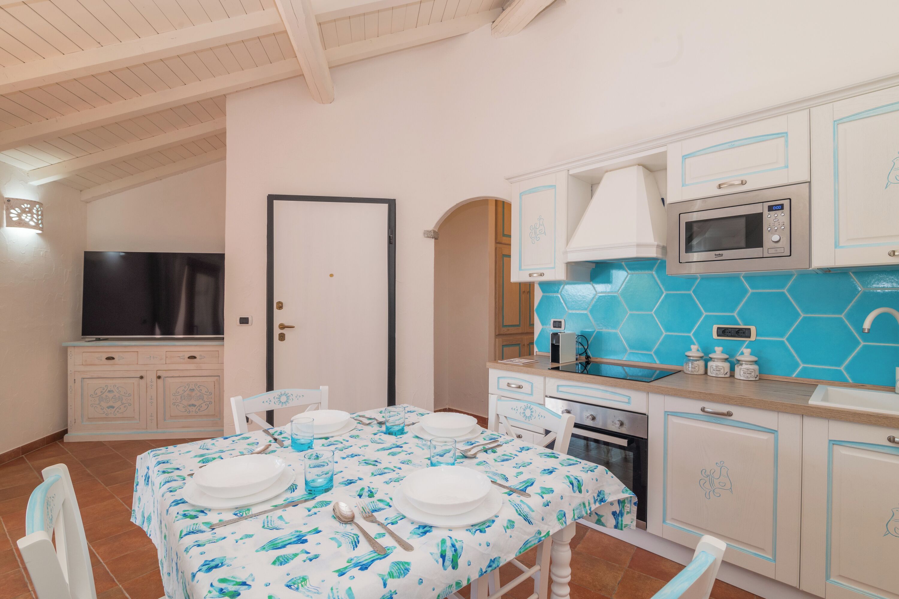 電冰箱、微波爐、烤箱、爐台