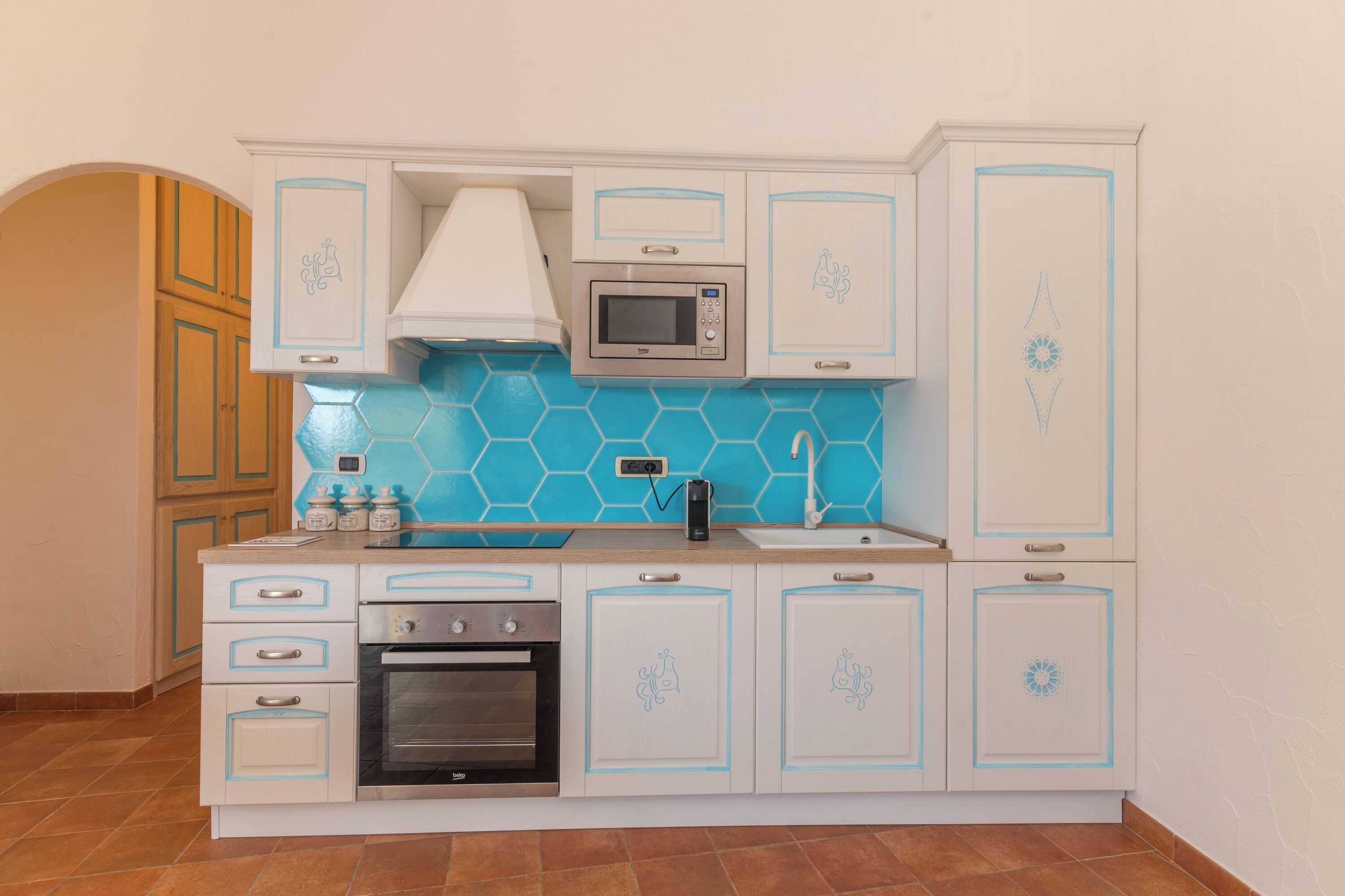 電冰箱、微波爐、烤箱、爐台