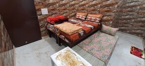Studio, 1 Bedroom, Smoking, Balcony - Luxury Flat in Foreigner Areof Lajpat Nagar With Fully Equipped Kitch (New Delhi)