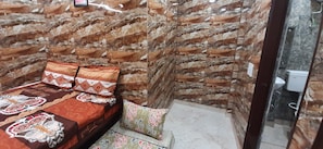 Studio, 1 Bedroom, Smoking, Balcony - Luxury Flat in Foreigner Areof Lajpat Nagar With Fully Equipped Kitch (New Delhi)