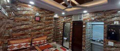 Studio, 1 Bedroom, Smoking, Balcony