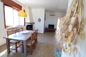 單棟房屋, 2 間臥室, 露台, 花園景 | 用餐區