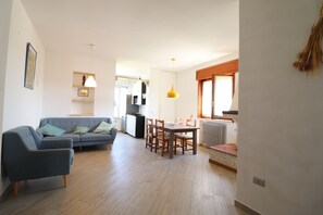 Ferienhaus, 2 Schlafzimmer, Balkon, Gartenblick | Speisen