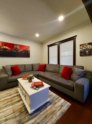 Apartment, 3 Bedrooms, Balcony, Garden View | Interior