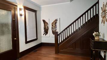 Apartment, 3 Bedrooms, Balcony, Garden View | Hallway