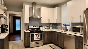 Apartment, 3 Bedrooms, Balcony, Garden View | Interior