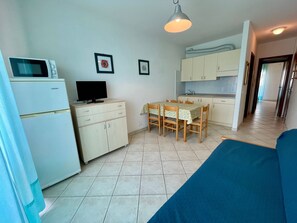 Apartment, 1 Bedroom, Balcony | Interior