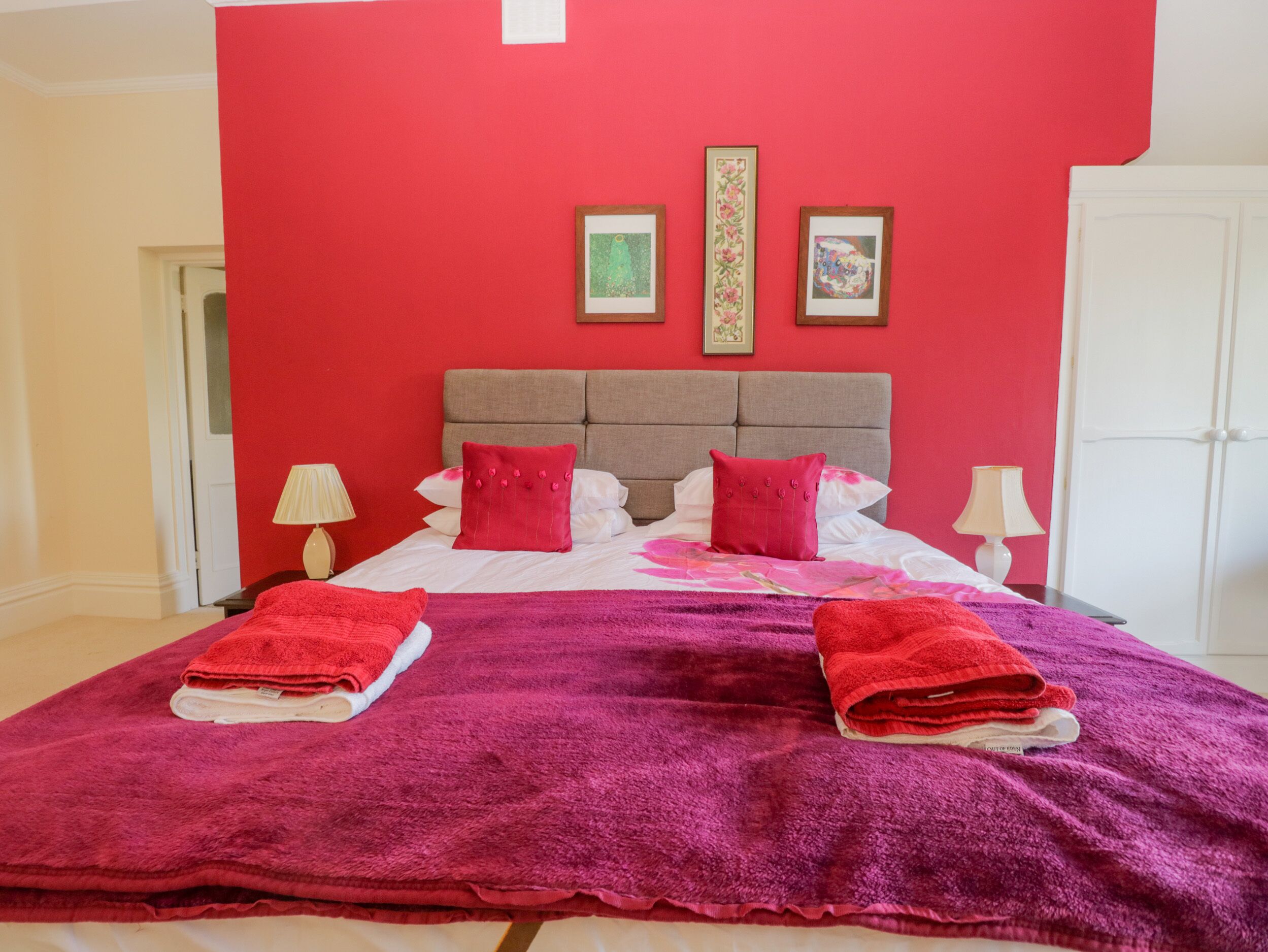 4 bedrooms, individually decorated, individually furnished, free WiFi