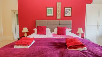 4 bedrooms, individually decorated, individually furnished, free WiFi