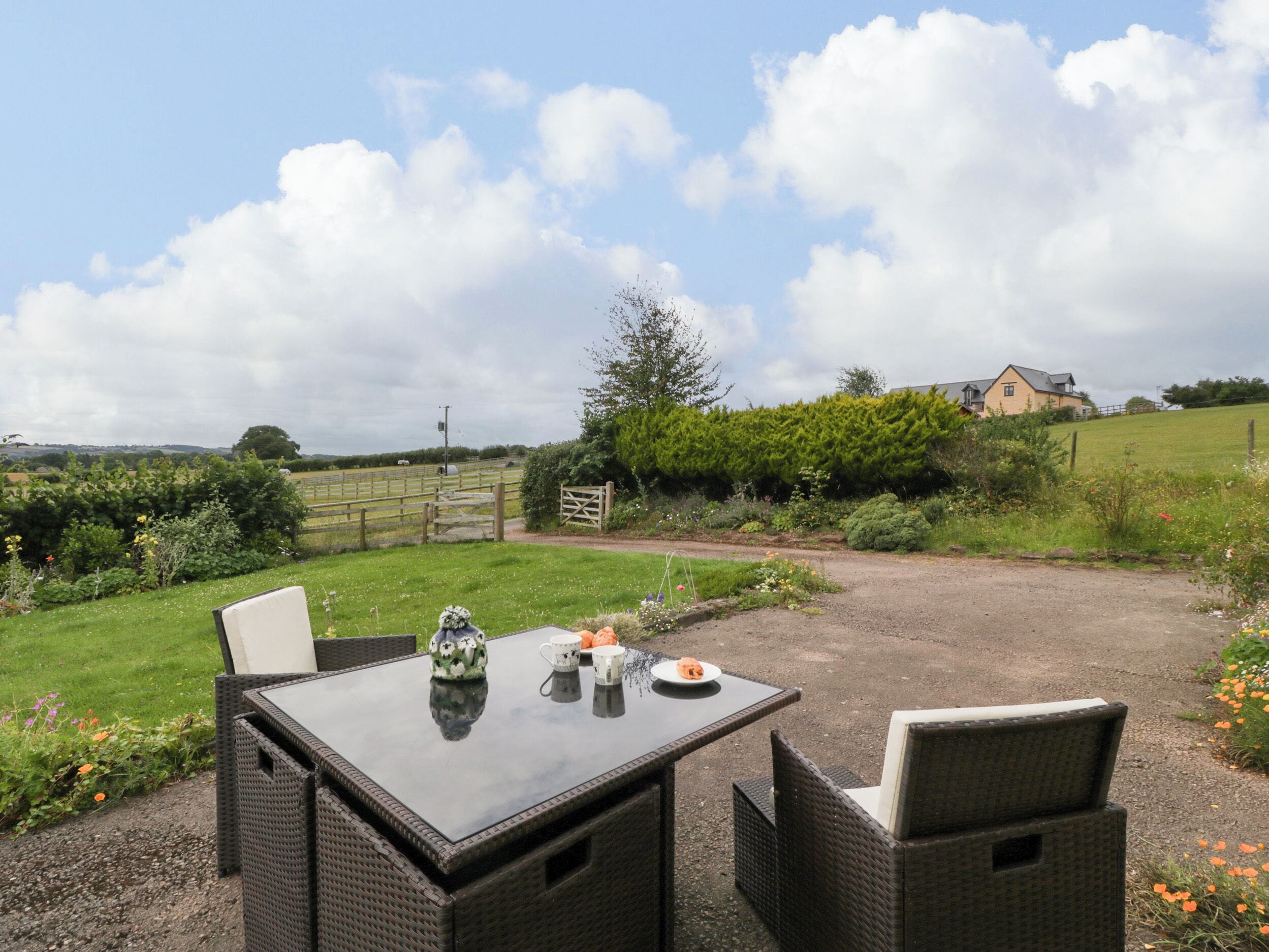 Cottage | Outdoor dining