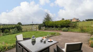 Cottage | Outdoor dining