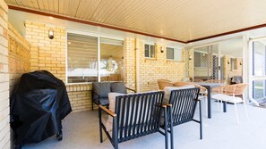 Outdoor dining - Family Holiday Fun, Right Here (BONGAREE)