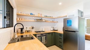 Fridge, microwave, oven, stovetop - Family Holiday Fun, Right Here (BONGAREE)