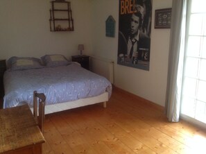 9 bedrooms, iron/ironing board, free WiFi