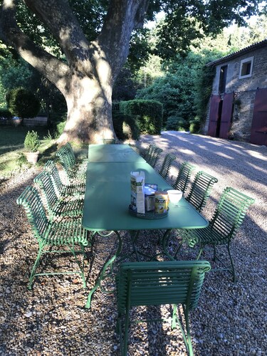 Beautiful Provencal mas 18/20 people ideal for large family or group of friends