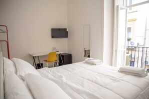 1 habitación, escritorio, wifi gratis y ropa de cama 
