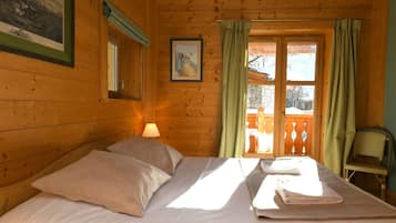 11 bedrooms, iron/ironing board, travel cot, free WiFi