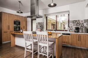 Superior Villa | Private kitchen | Full-size fridge, microwave, oven, stovetop - Wild Fig Retreat (Zakynthos)