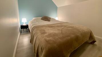 2 bedrooms, desk, soundproofing, iron/ironing board