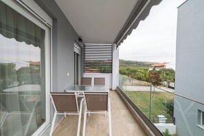 Outdoor dining - Roxani -one-bedroom Apartment (Kavala)