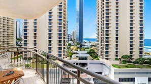 Property grounds - Central Getaway With Ocean Views - CoastHM (Surfers Paradise)