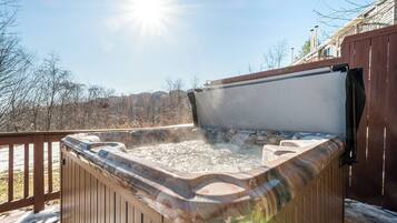 Studio (3 Bedrooms) | Property amenity