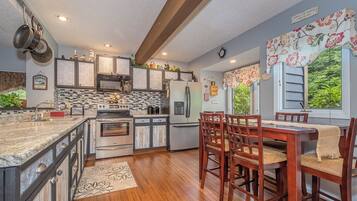 Studio (3 Bedrooms) | Property amenity