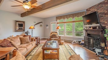 Studio (3 Bedrooms) | Property amenity