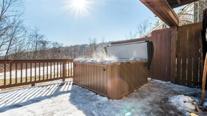 A hot tub on a wooden deck with snow on the ground. - Beary Relaxing by Taylor Made Deep Creek (McHenry)