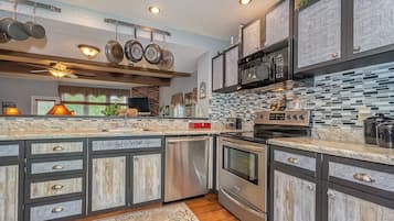 Studio (3 Bedrooms) | Property amenity