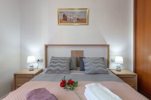 2 slaapkamers, een strijkplank/strijkijzer, gratis wifi, beddengoed