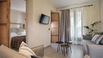 Deluxe Garden View Suite with Private Pool | Allergikerbettwaren, Minibar, Zimmersafe, individuell dekoriert