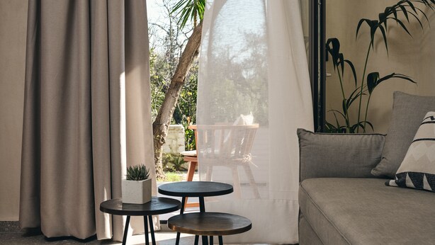 Deluxe Garden View Suite with Private Pool | 低過敏寢具、迷你吧、客房內保險箱、遮光布/窗簾