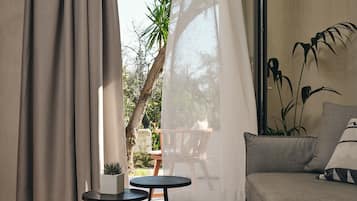 Deluxe Garden View Suite with Private Pool | 1 bedroom, hypo-allergenic bedding, minibar, in-room safe