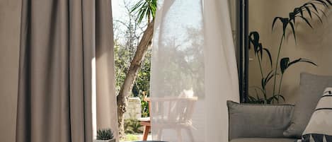 Deluxe Garden View Suite with Private Pool | Hypo-allergenic bedding available, minibar, in-room safe
