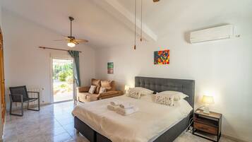 4 slaapkamers, een strijkplank/strijkijzer, gratis wifi, beddengoed