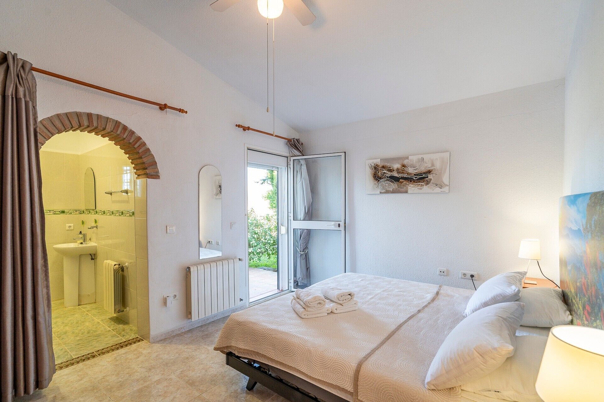 4 camere, ferro/asse da stiro, Wi-Fi gratuito, lenzuola