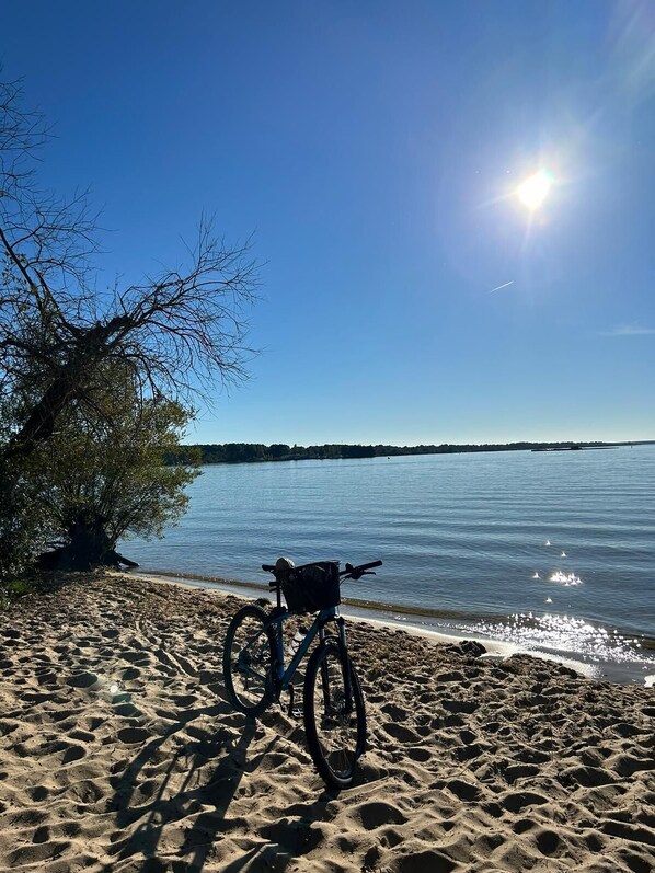 Beach nearby, sun-loungers - Maison Landaise sleeps 14 Airial swimming pool tennis bowling green near lake & ocean (Ychoux)
