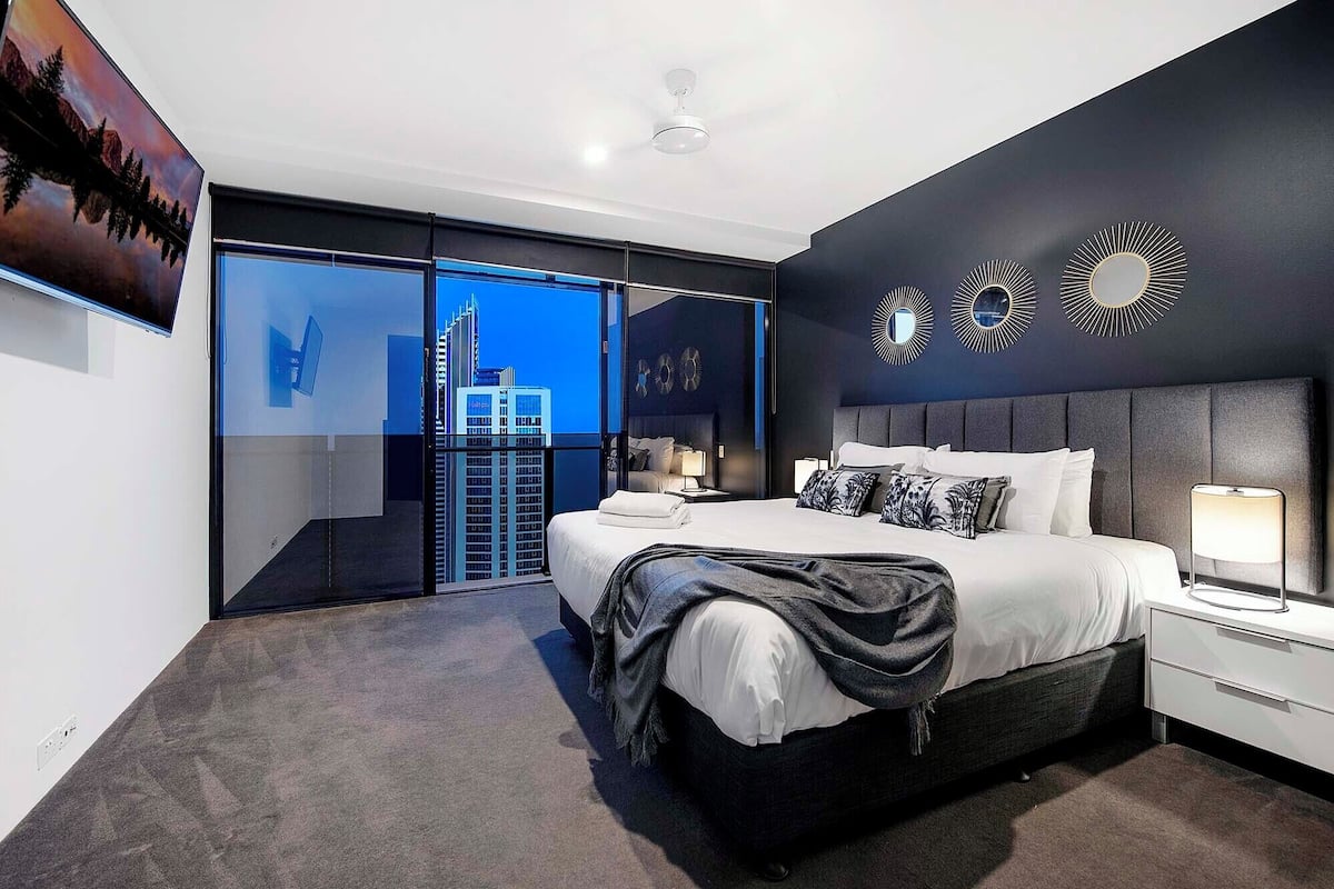 3 Bedroom 2 Bathroom Guaranteed High Ocean View Apartment | Individually decorated, individually furnished, iron/ironing board