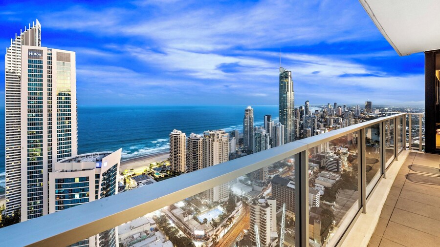 Circle on Cavill - Wow Stay